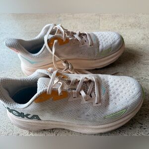 Hoka Clifton 9 Women’s Running Shoes, size 8B